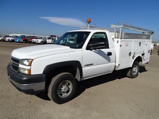 2006 CHEVROLET 2500 Heavy Duty Utility Truck, 6.0L V8, Automatic, 8' Utility Box