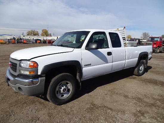 2005 GMC 2500 Heavy Duty 4x4 Super Cab Pickup, V8 Gas, Automatic, Aluminum Crossover Toolbox