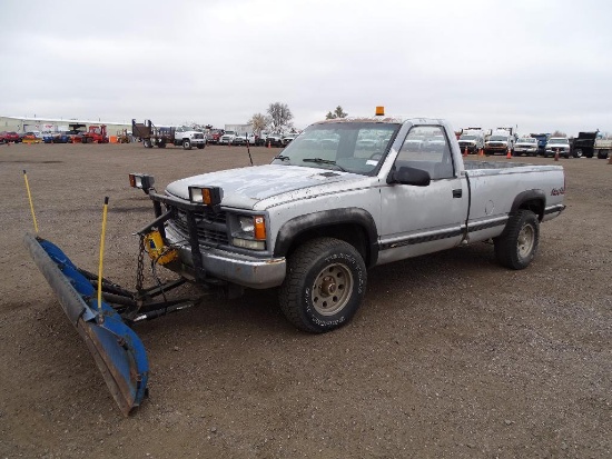 1988 CHEVROLET 1500 4X4 Pickup, V8, 5-Speed Transmission, Meyer 7' 6in Snow Plow, Odometer Reads: