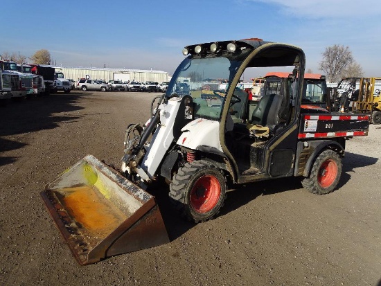 Bobcat 5600 Toolcat, All Wheel Steer, Front Auxiliary Hydraulics, Hydraulic Dump Bed, 79in Bucket,