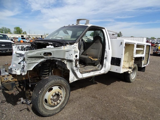 2006 FORD F450 Utility Truck, Odometer Inoperable, TOW AWAY - No Engine, No Doors, Missing Parts