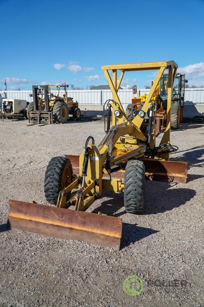 06 Mini Might Mm60 Grader Attachment To Fit Skid Steer Loader Hydraulic 8 Moldboard 5 Front Heavy Construction Equipment Motor Graders Online Auctions Proxibid