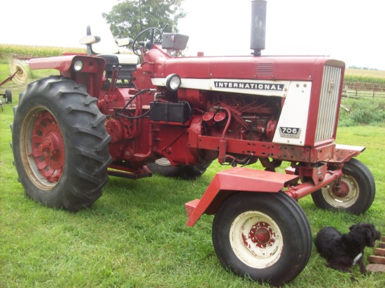 IH 706 Diesel, Fenders Front & Back, Fast Hitch