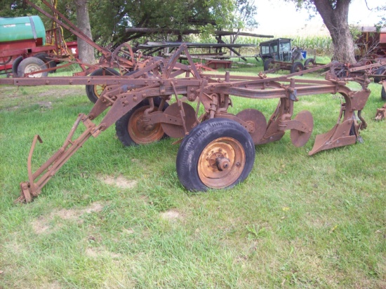 IH Slat Plow 3 Bottom With Coulters, Pull Type Needs Tires