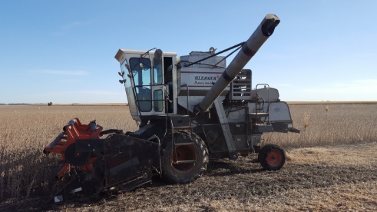 Gleaner K Combine