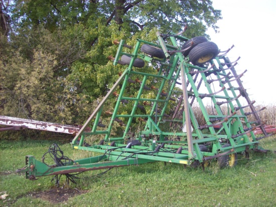 JD 960 Field Cultivator 34'