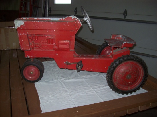 IH Peddle Tractor Model 404