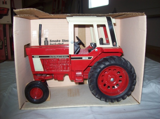 IH 1586 In Box 1/16