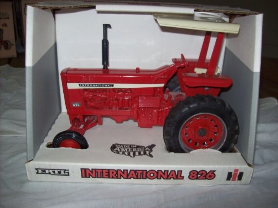 Ih 826 Day Cab In Box 1/16