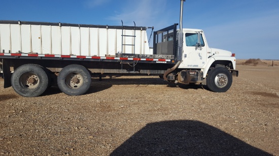 1985 International Flat Bed Truck