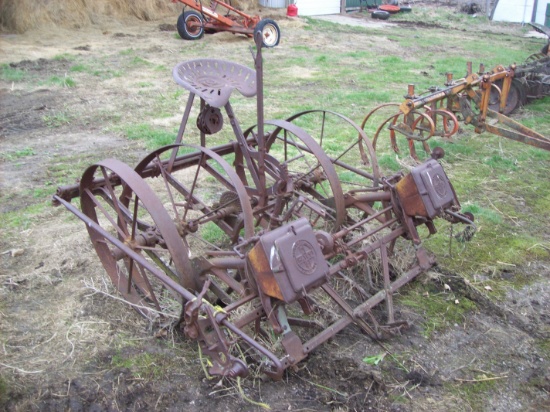 Hayes 2 Row Planter