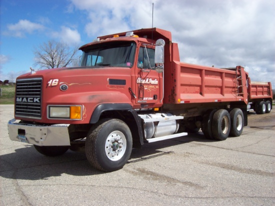 2000 Mack CL 700 Dump Truck