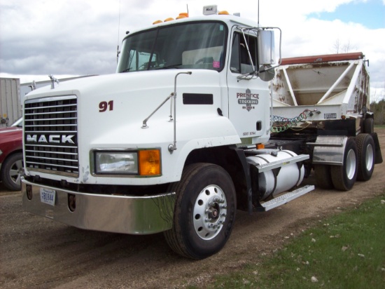 2001 Mack Semi