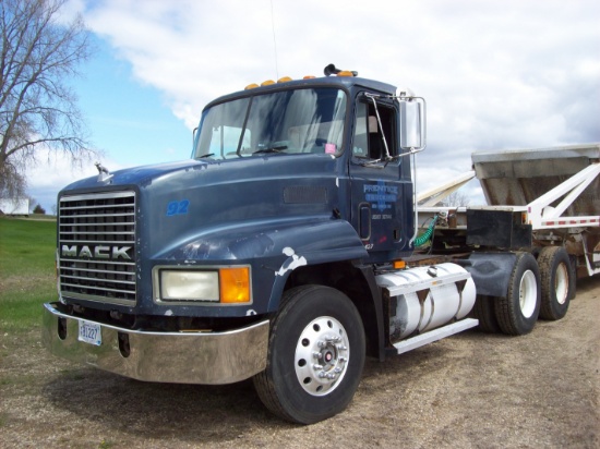 2000 Mack Semi