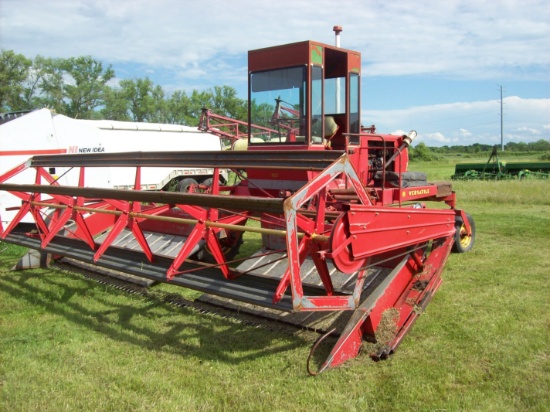 Versatile 400 Hydrostatic Self Propelled Swather