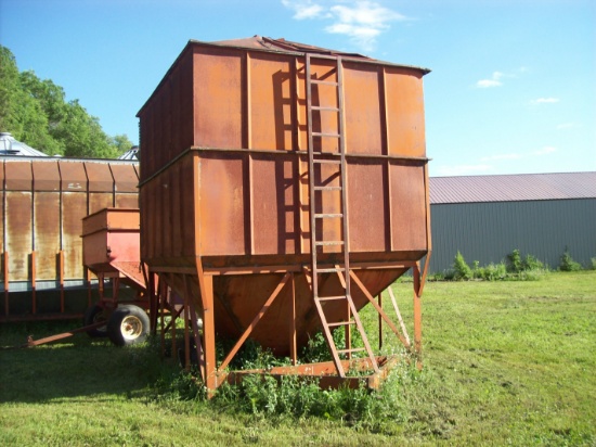 Lowry 1100 Bushel Holding Bin