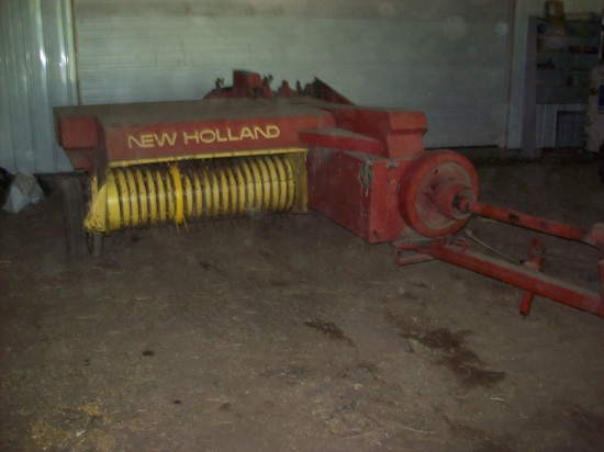 New Holland 273 Hayliner Square Baler