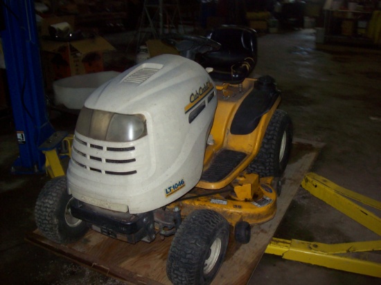 Cub Cadet 1000 LT 1046 Lawn Mower