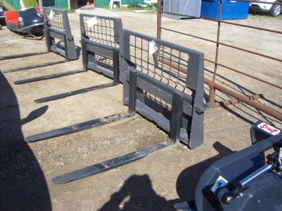 New 4000 Pound Pallet Fork I804