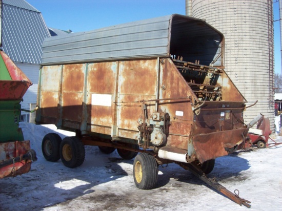 Front Unload Forage Box With 12 Ton Gear