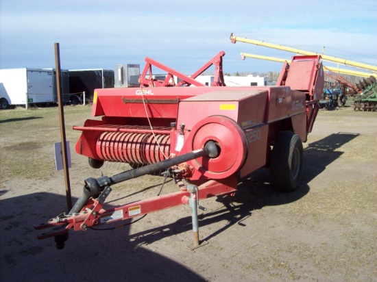 Gehl 3250 Small Square Baler With Hydraulic Thrower 811