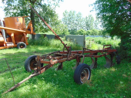 IH 4-16 PULL TYPE PLOW