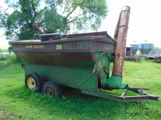 JD TANDEM AXLE PTO FEEDER WAGON