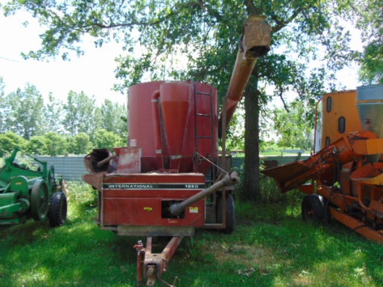 IH 1250 GRINDER MIXER