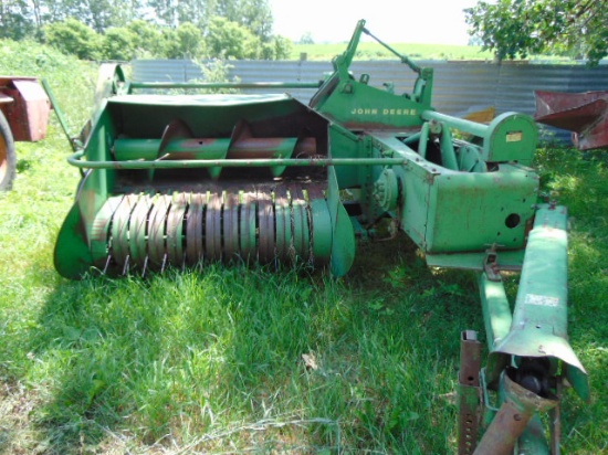 JD 14T SQUARE BALER