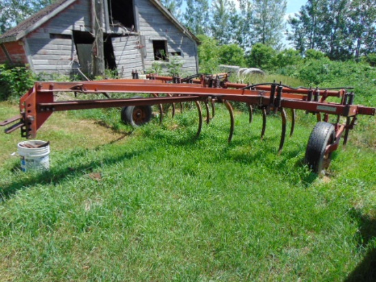 IH 55 CHISEL PLOW 14' PULL TYPE