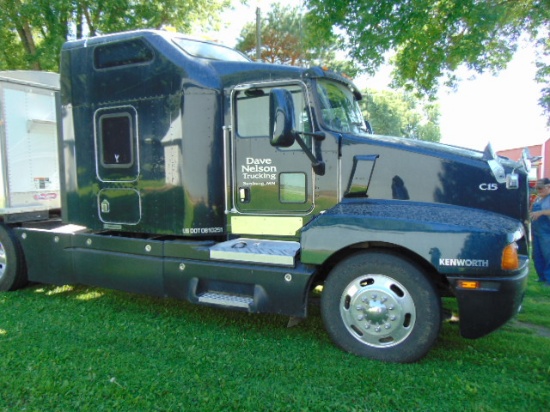 2004 Kenworth T600, C15 Aero Cab 9 speed transmission 808,400 miles 285-75R-24.5 Tires