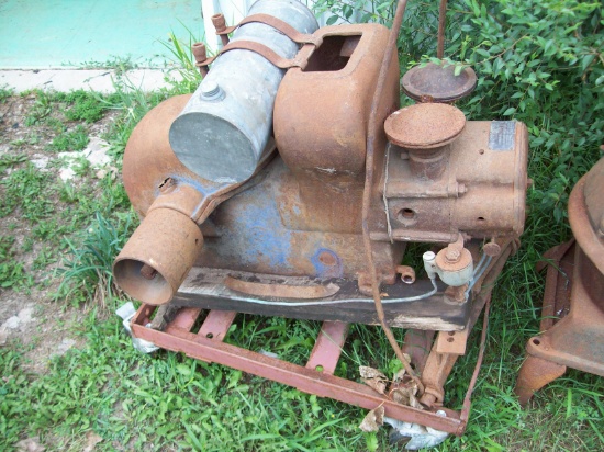 Edwards Motor Co gas engine-rare-can run on either one or two cyls. Stuck-engine no. 21005