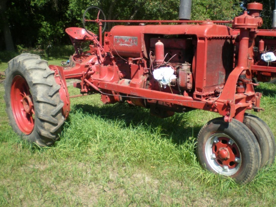 MC CORMICK DEERING FARMALL F-30 GAS TRACTOR ON RUBBER, NOT RUNNING