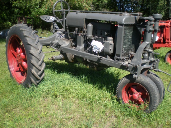 MC CORMICK DEERING FARMALL REGULAR HAND CRANK GREY, NOT RUNNING