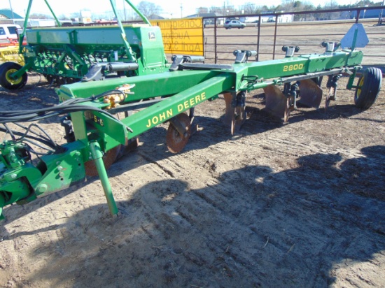 JD  2800  5  BOTTOM  PLOW