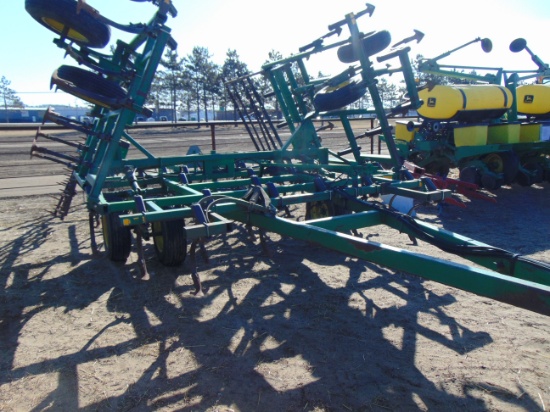 JD  960  25 FT  FIELD  CULTIVATOR