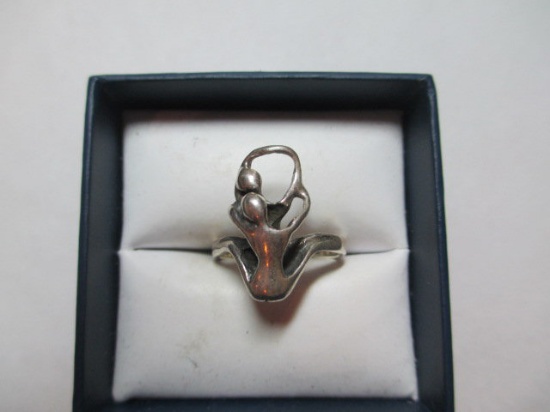 Sterling Ring sz 7.75 con 6