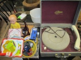 Assorted Old Toys - Record Player - Doll - More -> Will not be Shipped! <- con 467