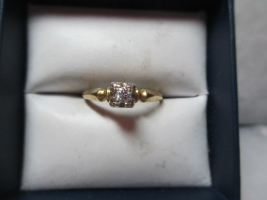 14k Gold and Diamond Ring sz 7- con 12