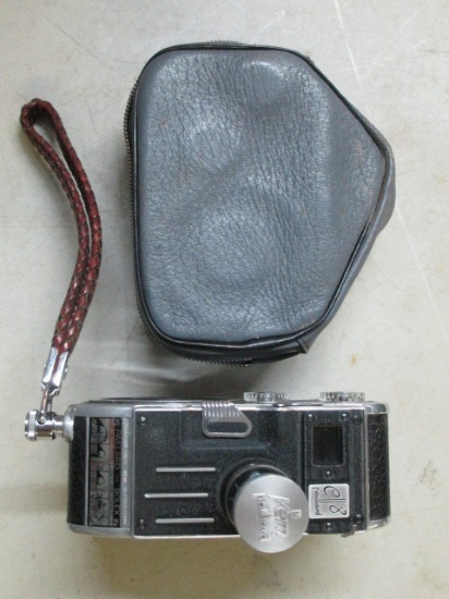 Kern PAihard Vintage Camera in Case - con 317