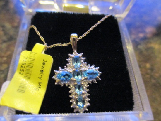 10 K Gold Necklace With Cross Pendant con 570