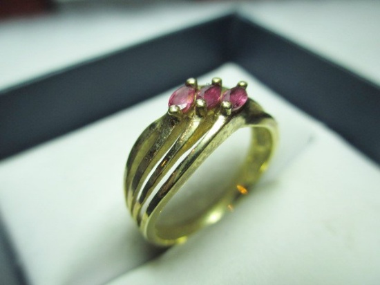 14K Yellow Gold Ring with Rubies - Size 6 - con 12