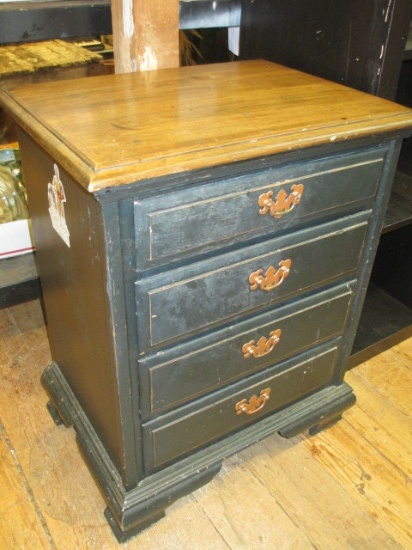 4 Drawer Night Stand - 21x15x27 -> Will not be Shipped! <- con 9