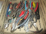 Lot of 25 Cutters and Pliers con 509