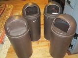 4 Plastic Trash Cans - As Is -> Will not be Shipped! <- con 471