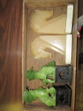 Old wood Tray with Assorted Book Ends -> Will not be Shipped! <- con 414