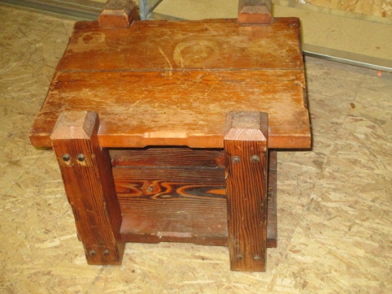 Oak Night Stand - 17x24x19 -> Will not be Shipped! <- con 305