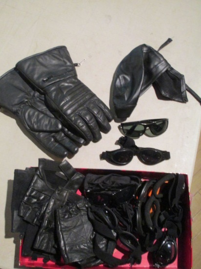 4 Pair of Motorcycle Gloves & 4 Pair of eye goggles and 2 pair of sun glasses con 12