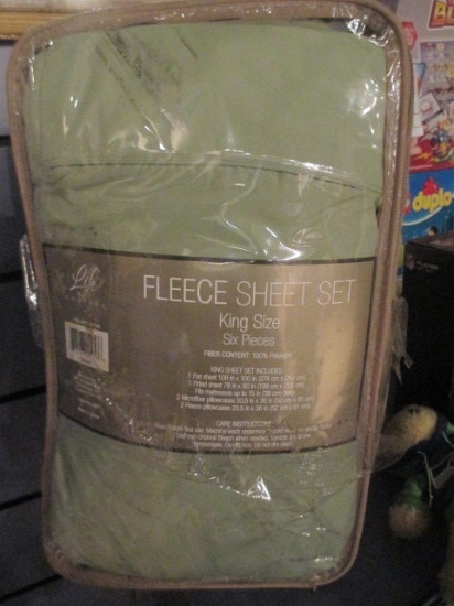 King Sized Fleece Bed Set - 6 Pieces -> Will not be Shipped! <- con 317