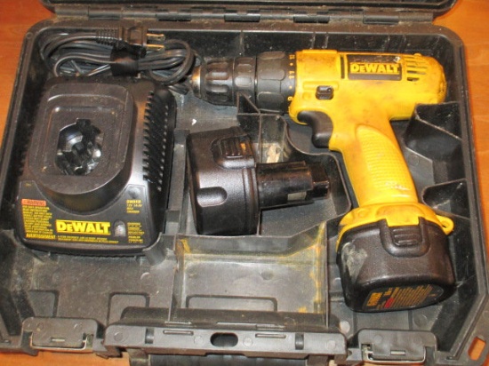 Dewalt Cordless Drill with 2 Batteries, and Charger - con 757